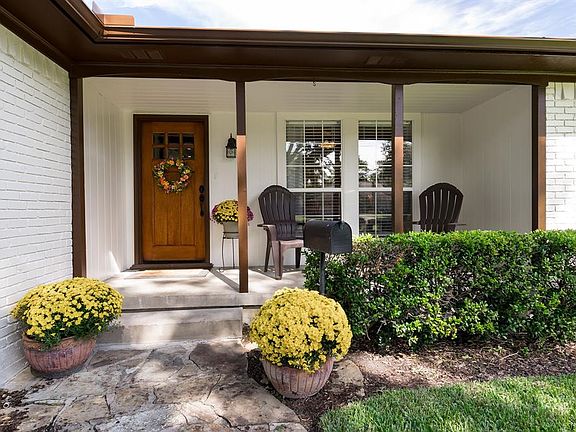 3rd image of 738 Newberry Dr