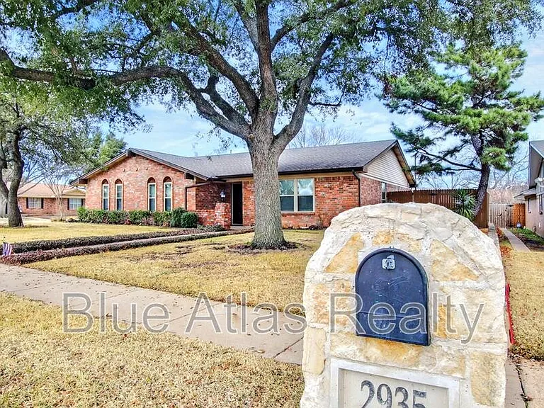 2935 Potomac Ave — Photo 15