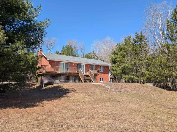 1012 Papineau Lake Rd, Hastings Highlands, ON K0L 2R0