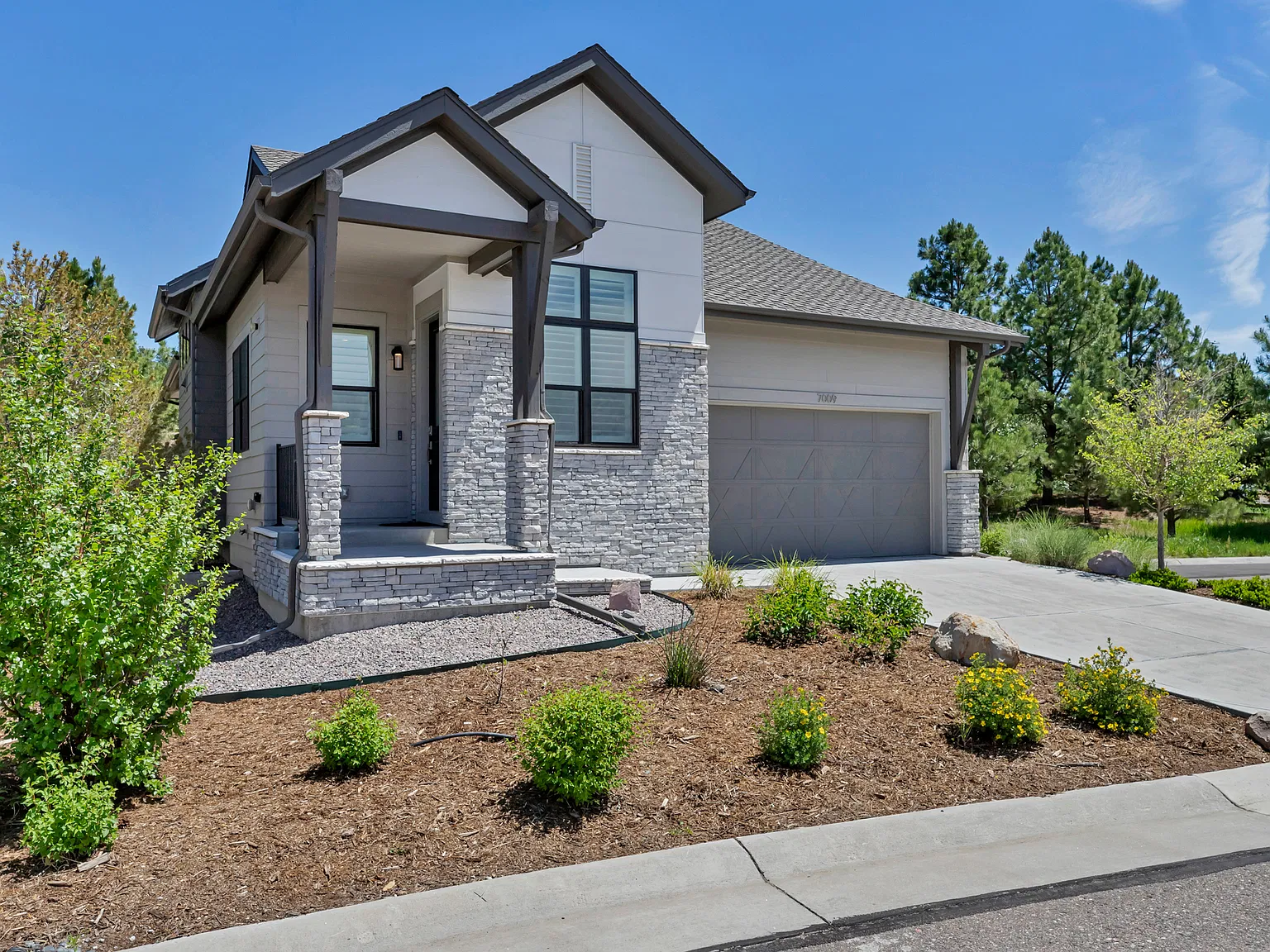 3 bed, 3.5 bath, 2804 sqft, $6,000 — Photo 2