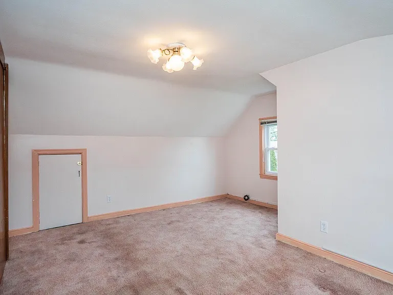 92 Ashland Ave — Photo 8
