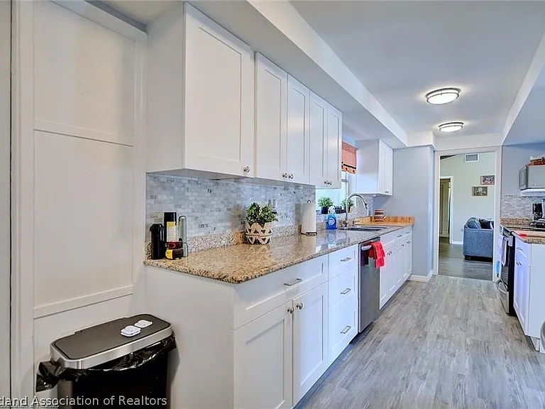 136 Ida Ave — Photo 9