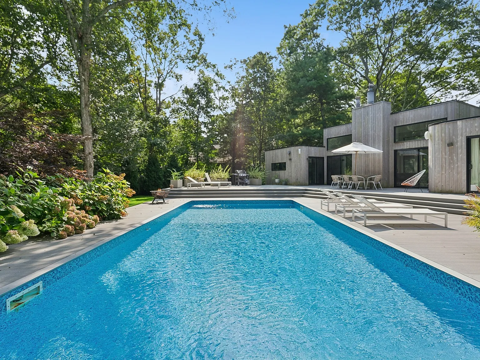 Sweet Contemporary Renovated, Springs — Photo 2