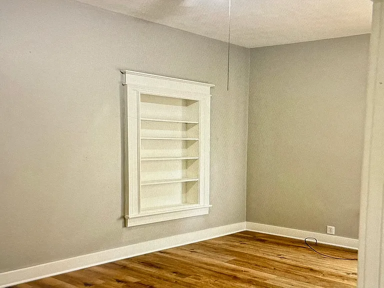 305 S Russell St — Photo 6