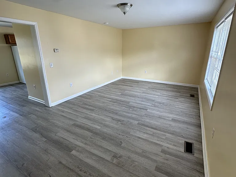 2 Regan Ln — Photo 3