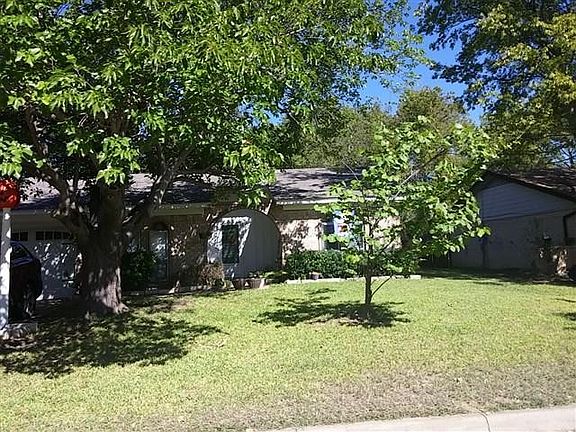 2nd image of 1011 Holly Hill Ct