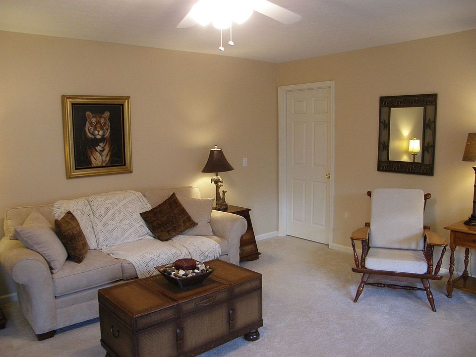 Freshly painted. Ceiling Fan