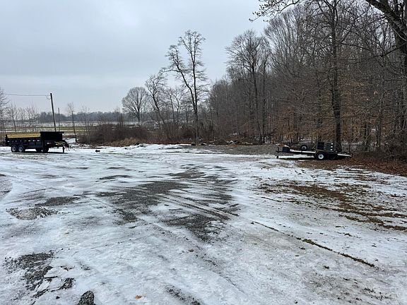 3rd image of 216 Clear Fork Rd