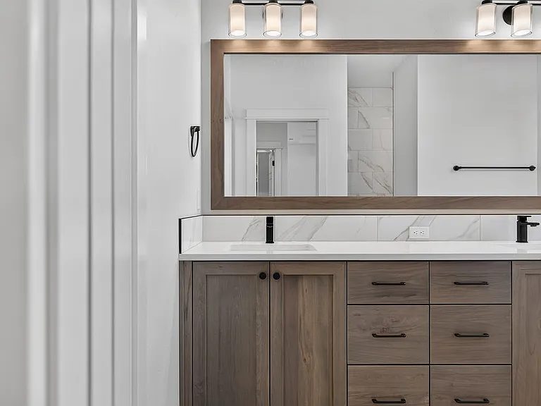 Dual vanity master bath