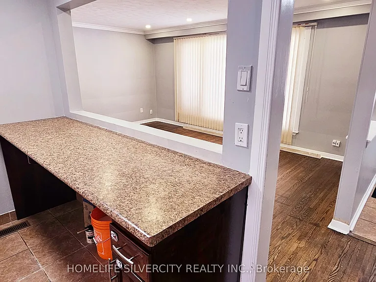 31 Windermere Ct #UPPER — Photo 11