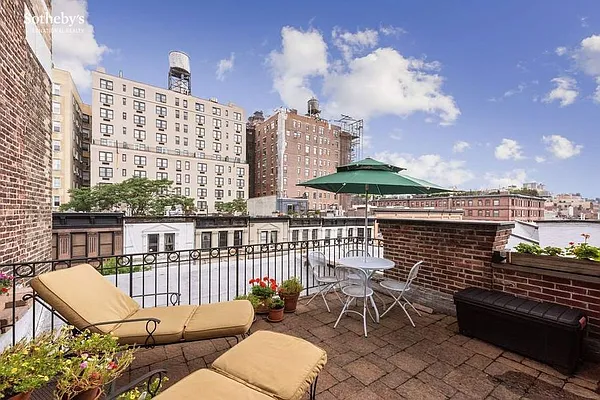 Sold by Sotheby's International Realty | media 27