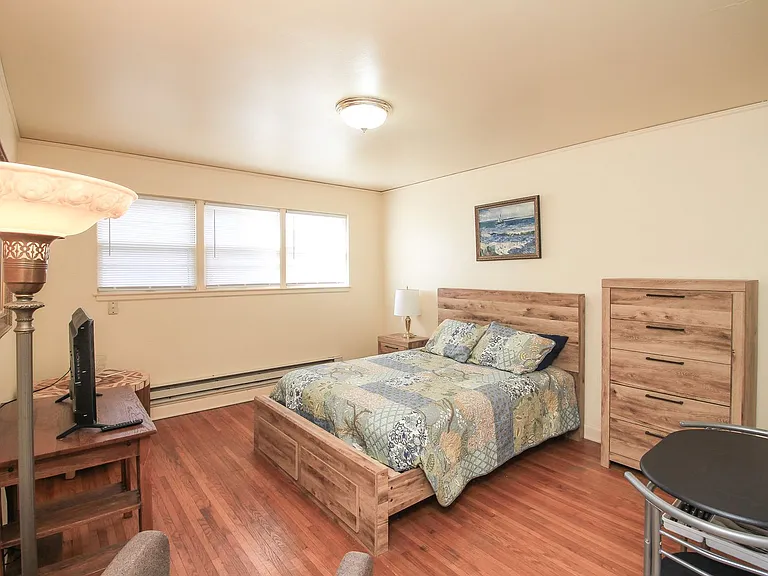 703 S Summit Ave — Photo 5