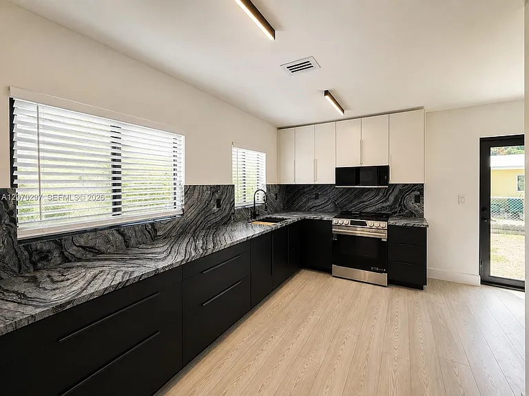 224 Hispanola Rd #224 — Photo 4