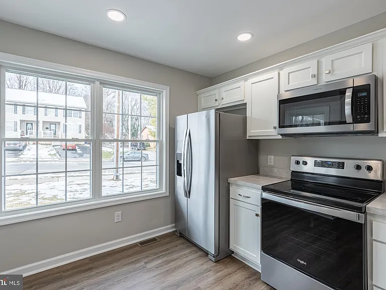 438 Hill St — Photo 12