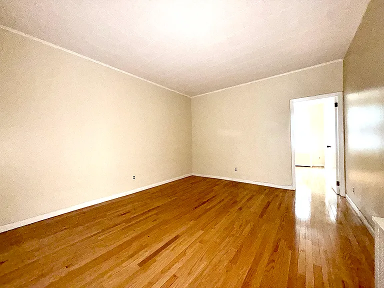 712 Lorimer St #1R — Photo 8