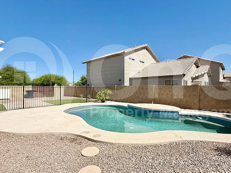 570 S Williams Pl — Photo 22