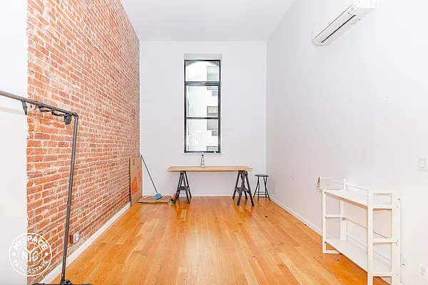 Rented by MySpaceNYC | media 24