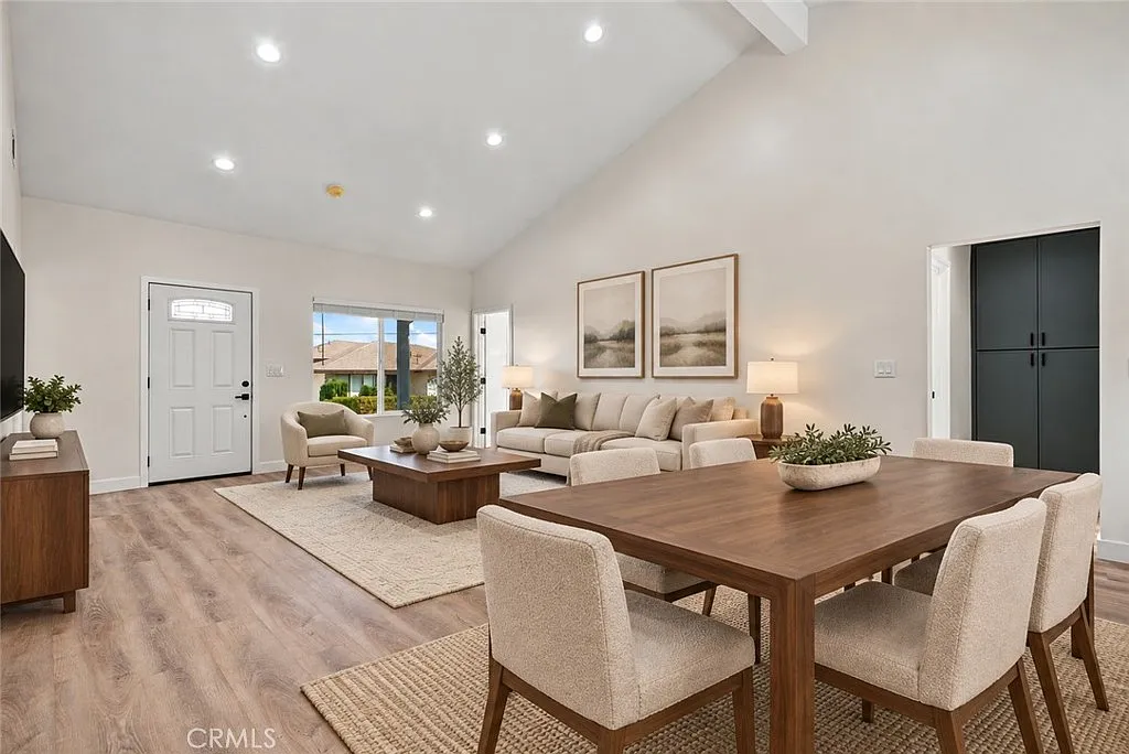 4 bed, 1390 sqft, $4,850 — Photo 2