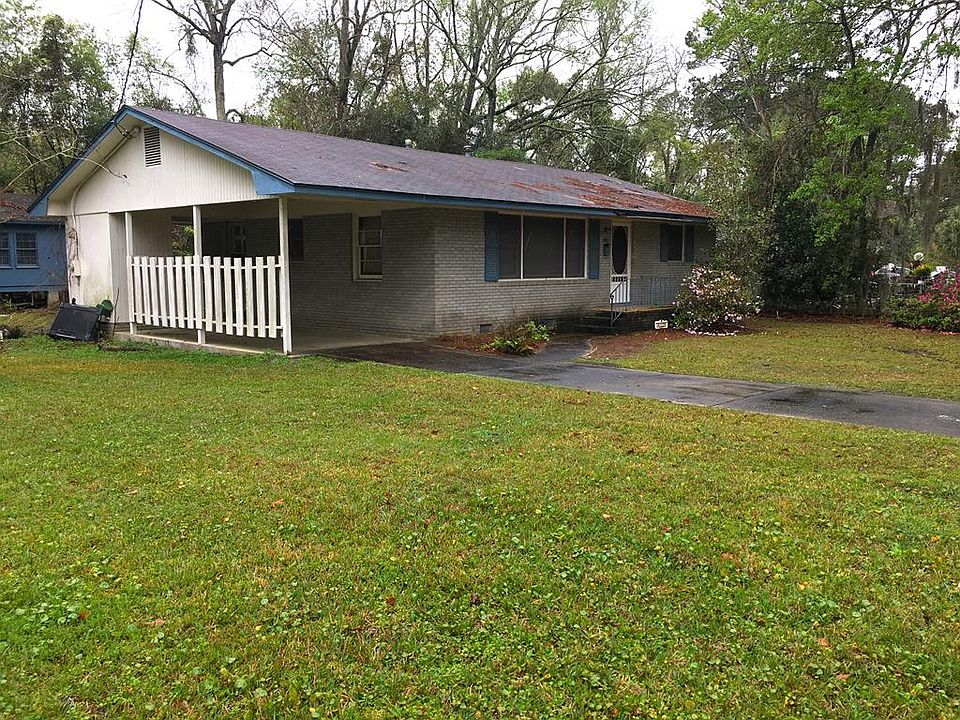1st image of 403 University Dr