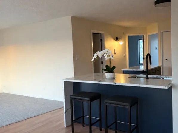 661 N Briar Hill Ln, Addison, IL 60101