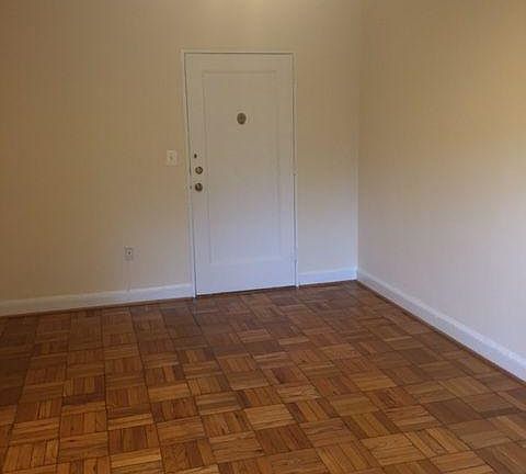 5th image of 800 S Washington St