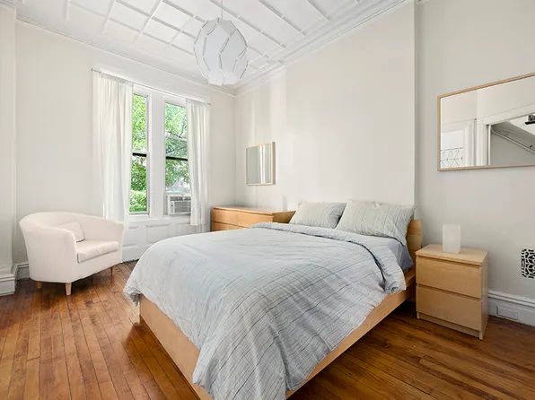 133 Manhattan Avenue image 6 of 20