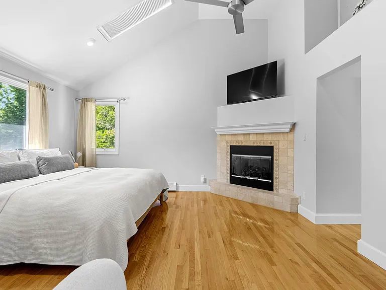 340 N Magee St — Photo 14