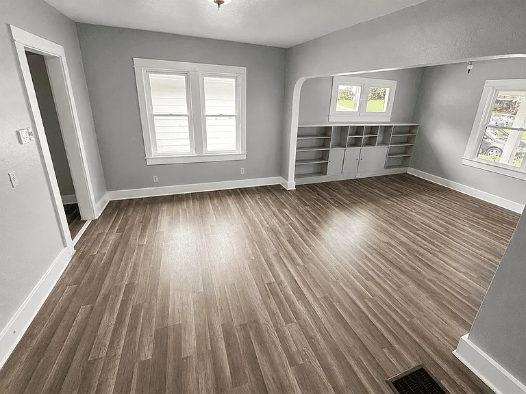 920 Huron Ave — Photo 3