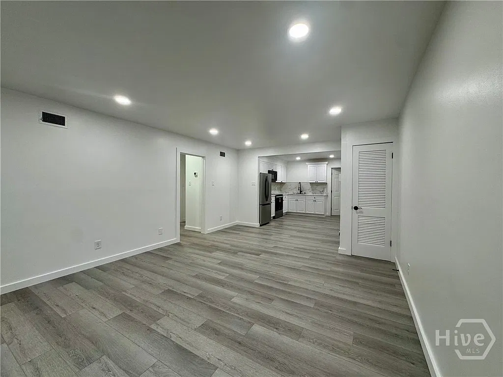3 bed, 1.0 bath, 2282 sqft, $1,950 — Photo 3