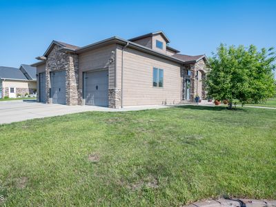 929 Pheasant Run Ave, Dickinson, ND, 58601