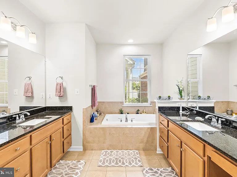 44125 Peirosa Ter — Photo 15