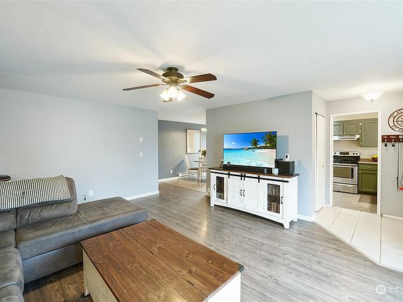 5th image of 234 SE Fisher Ct