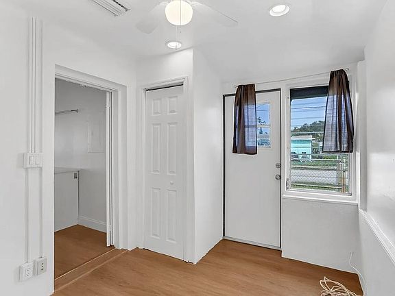3rd image of 2403 Scott St #1