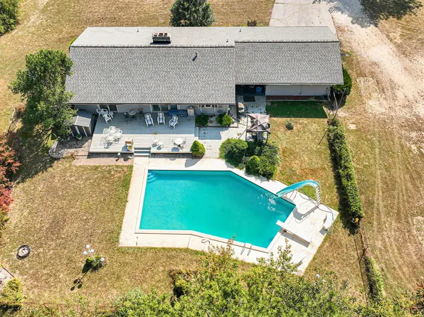 10454 W J Ave, Kalamazoo, MI 49009