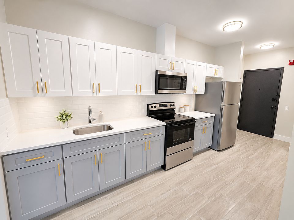 1st image of 130-131 Ellis Ave #305