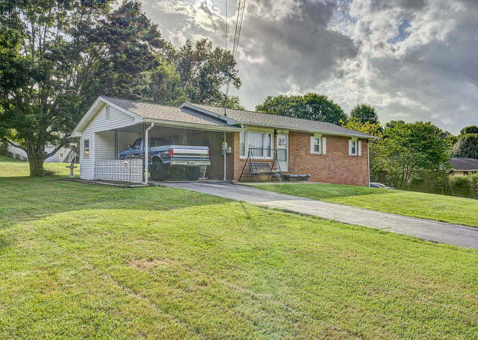 1st image of 201 Clarendon Ln