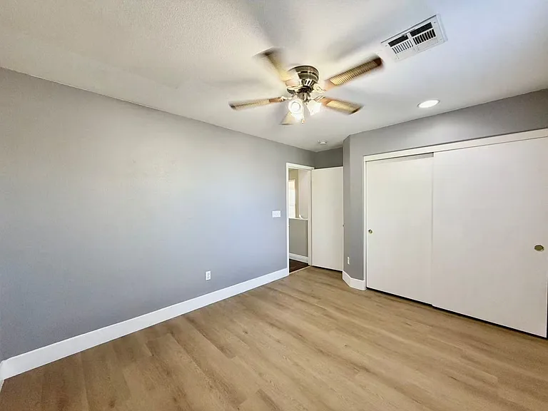 7983 Dutch Villas St — Photo 18