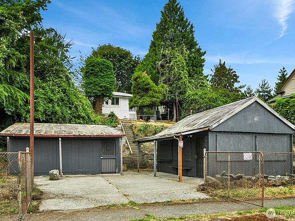 2nd image of 2328 Tacoma Avenue S