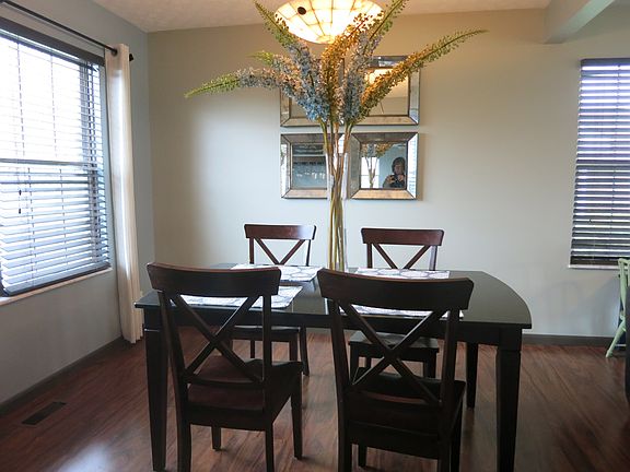 4th image of 1361 Valley Dr