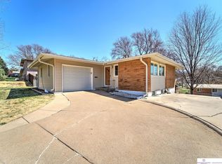 8315 Grand Ave, Omaha, NE 68134
