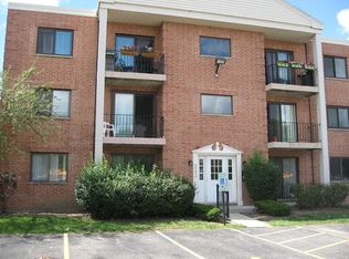 5403 Chateau Dr #1, Rolling Meadows, IL 60008