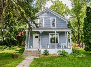 430 4th St S, Moorhead, MN 56560