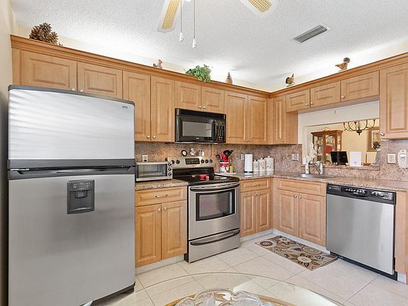 3rd image of 15451 Pembridge Dr APT 228