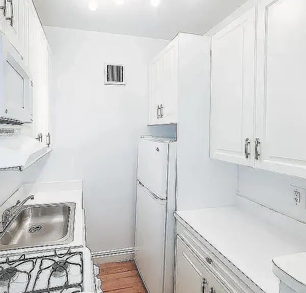 210 E 83rd St #5B — Photo 2