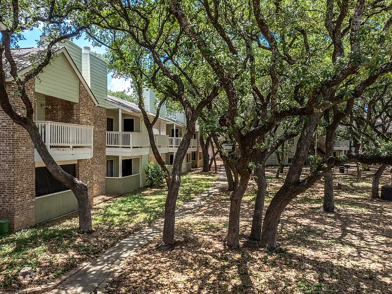 Austin Pointe Apartments — Photo 6