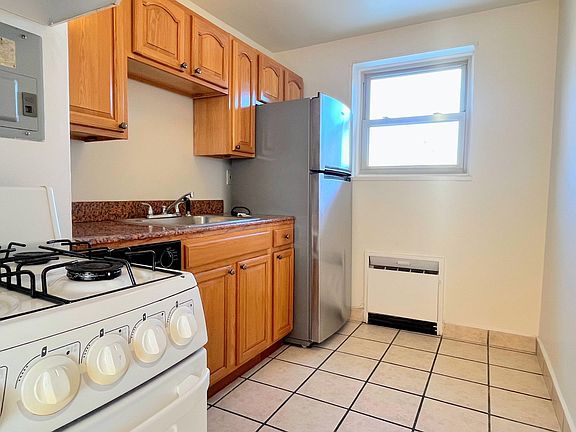 3rd image of 1958 Delaware Ave APT 6