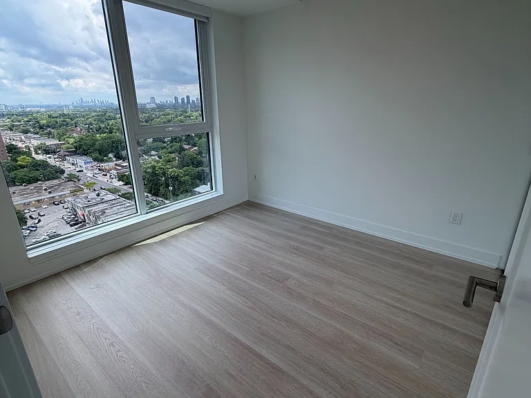 25 Cordova Ave #1810 — Photo 10