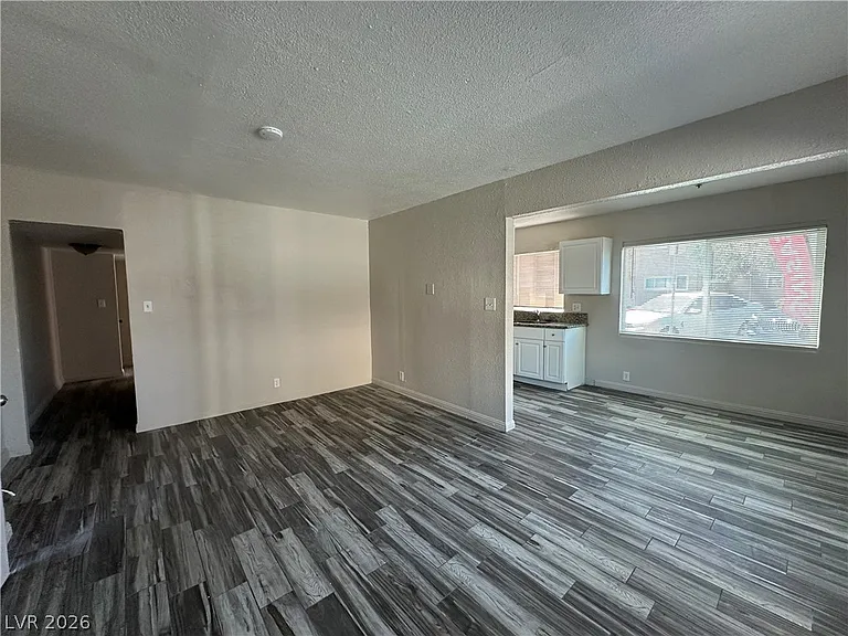 2105 Sunrise Ave #1 — Photo 6