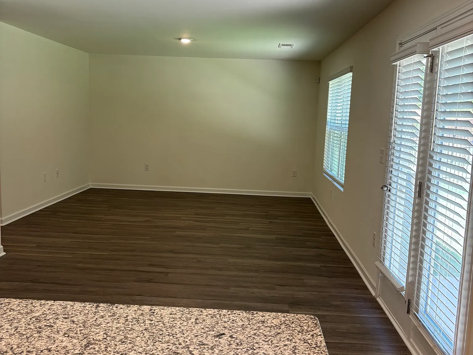 4 bed, 2.5 bath, 1991 sqft, $2,349 — Photo 3