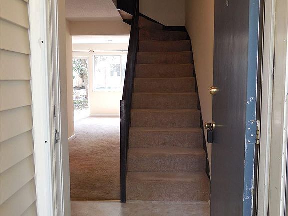3rd image of 220 Elizabeth St APT E2